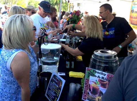 Winefest2017 crowd pouring